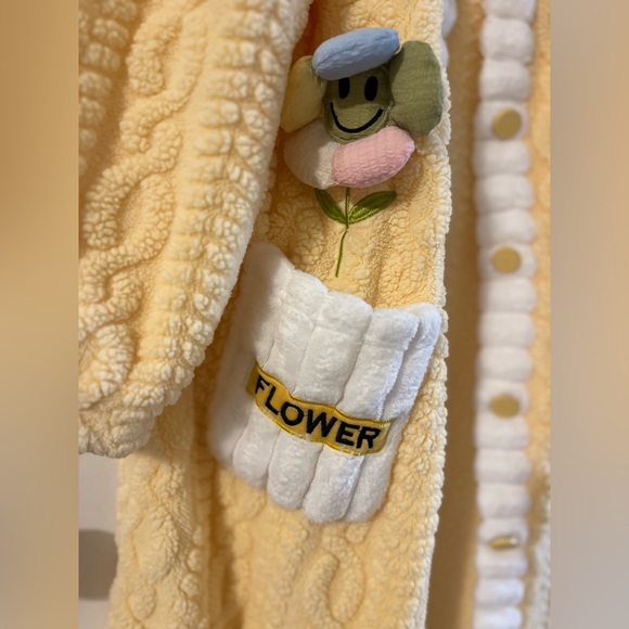 Flower Robe - Picture 3 of 10